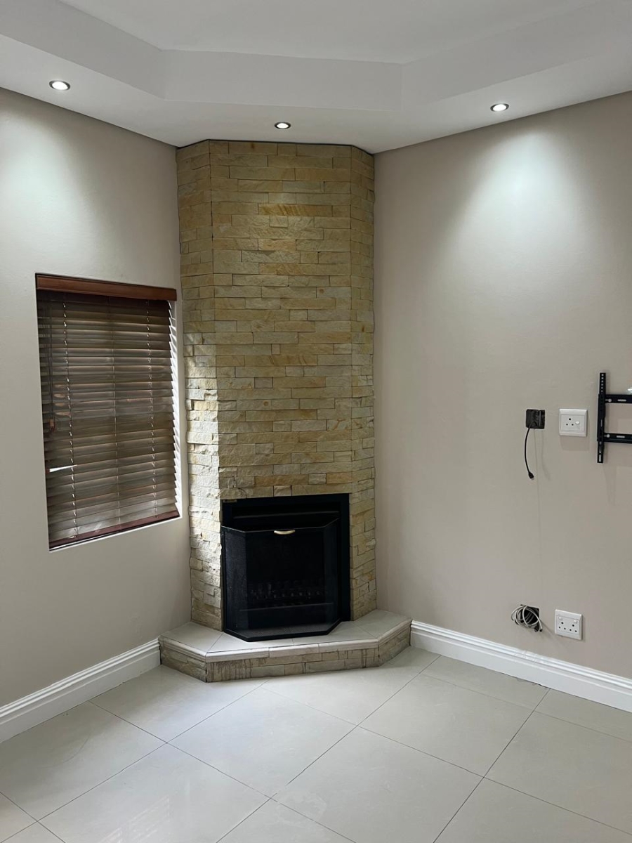 To Let 1 Bedroom Property for Rent in Lansdowne Western Cape